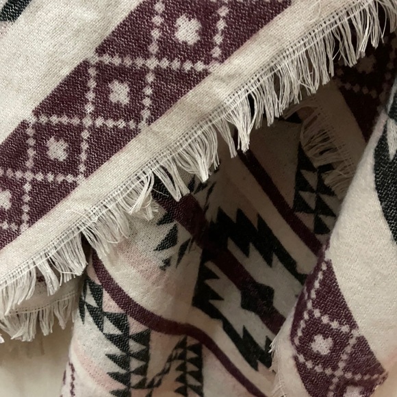 Western Style Poncho Cardigan - Picture 3 of 5